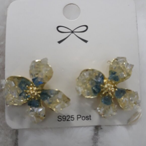 Exquisite glass like flower WOMEN'S EARRINGS - Picture 1 of 1